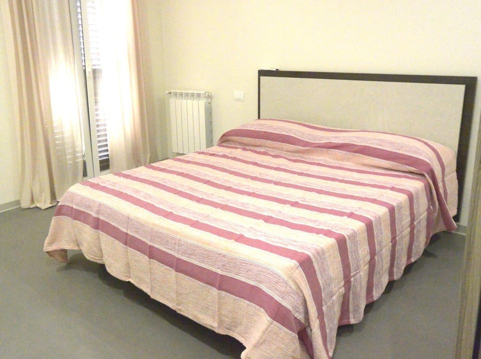 Bed, Bedroom, internet