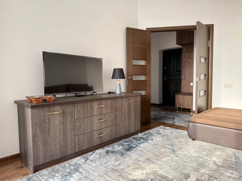 TV and multimedia, Photo of the whole room, Seating area, wardrobe