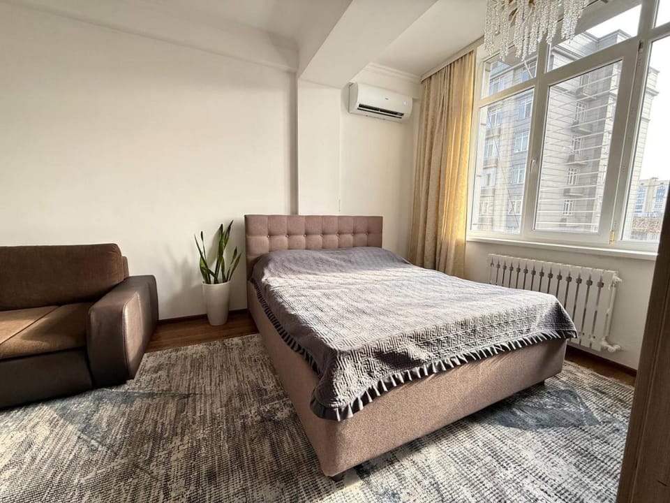 Bed, Living room, Photo of the whole room, Bedroom, internet