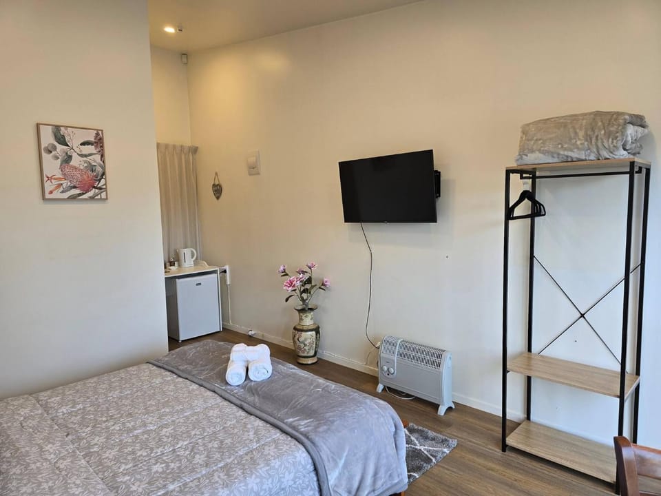 Bed, Decorative detail, Bedroom