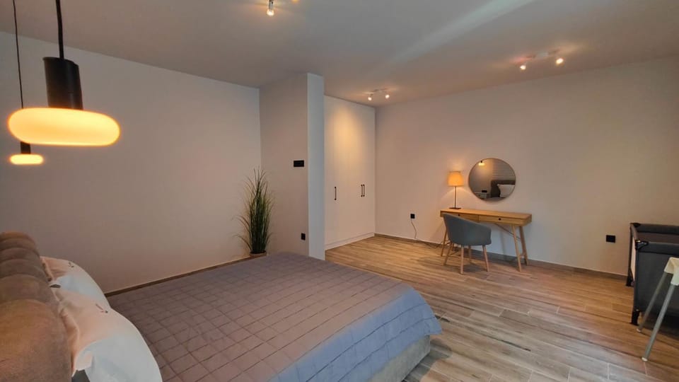Photo of the whole room, Bedroom