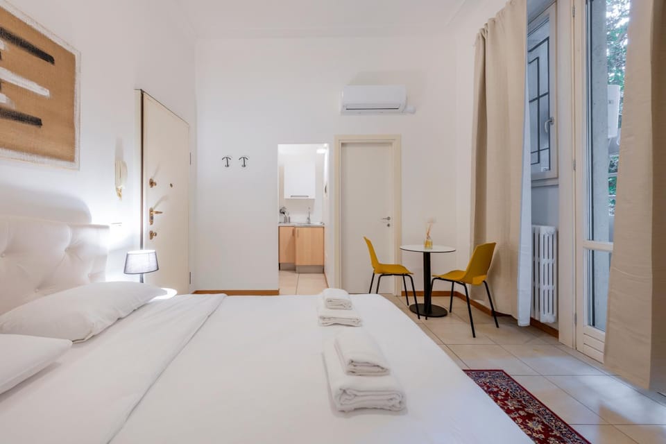 Bed, Photo of the whole room, Bedroom, internet, towels, wardrobe, air conditioner