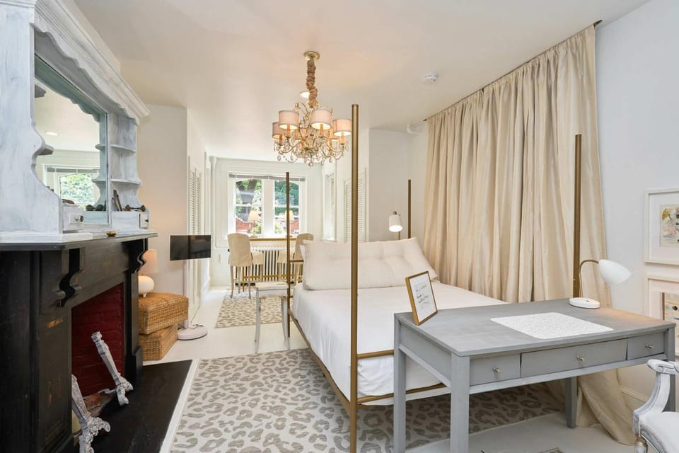 Private DC Retreat on Iconic East Capitol St Apartment in Capitol Hill