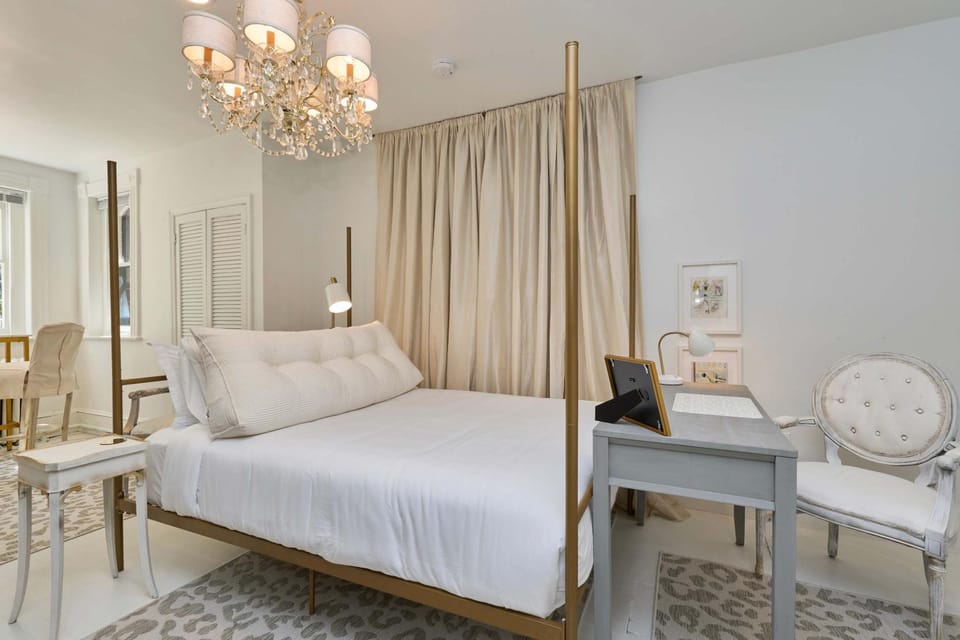 Private DC Retreat on Iconic East Capitol St Apartment in Capitol Hill