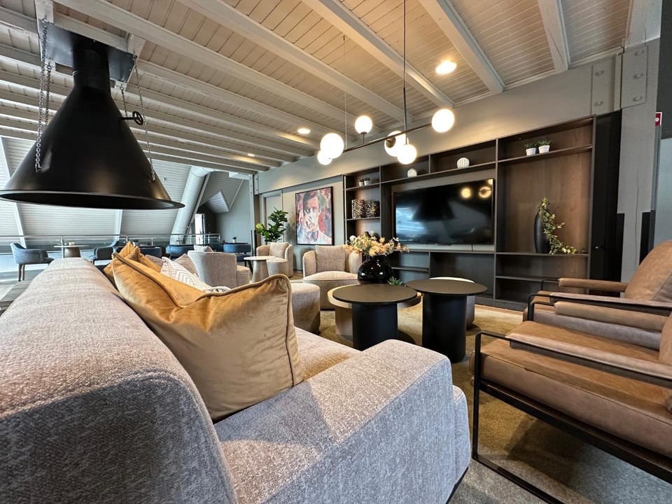 Lobby or reception, fireplace