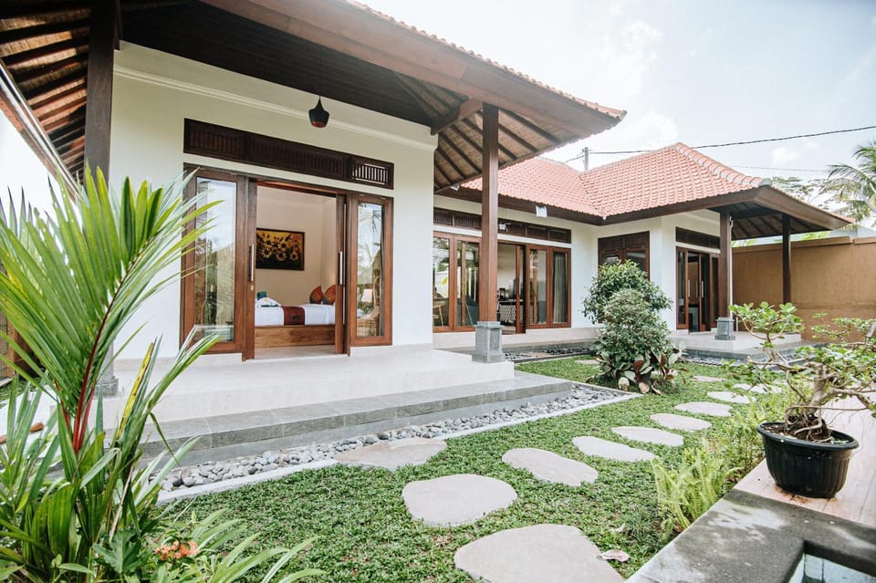 Property building, Patio, Spring, Day, Garden, Garden view