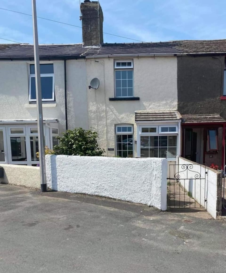 Property building, Street view