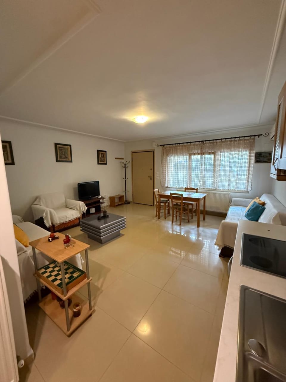 TV and multimedia, Kitchen or kitchenette, Seating area