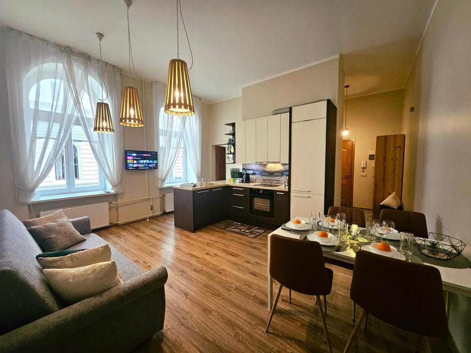 TV and multimedia, Kitchen or kitchenette, Living room, Seating area, Dining area, oven