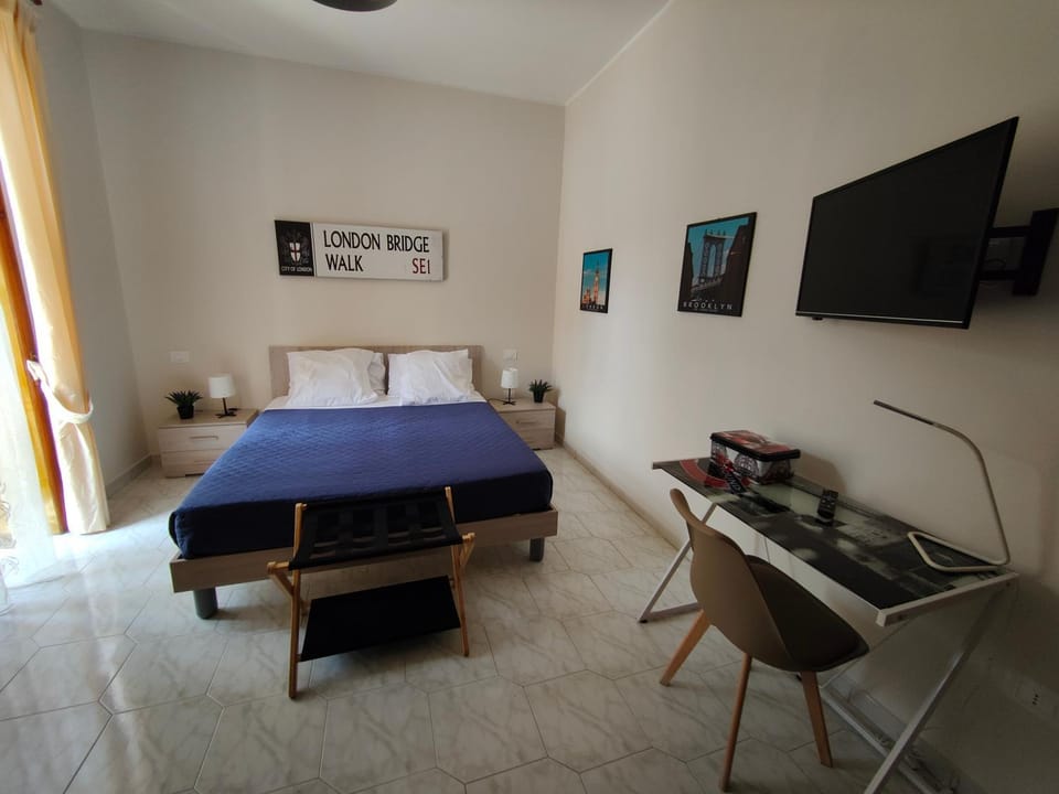 Communal lounge/ TV room, Bed, TV and multimedia, Photo of the whole room, Evening entertainment, Bedroom