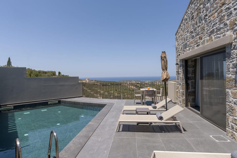 Patio, Day, Natural landscape, View (from property/room), Balcony/Terrace, Pool view, Sea view, Swimming pool, sunbed