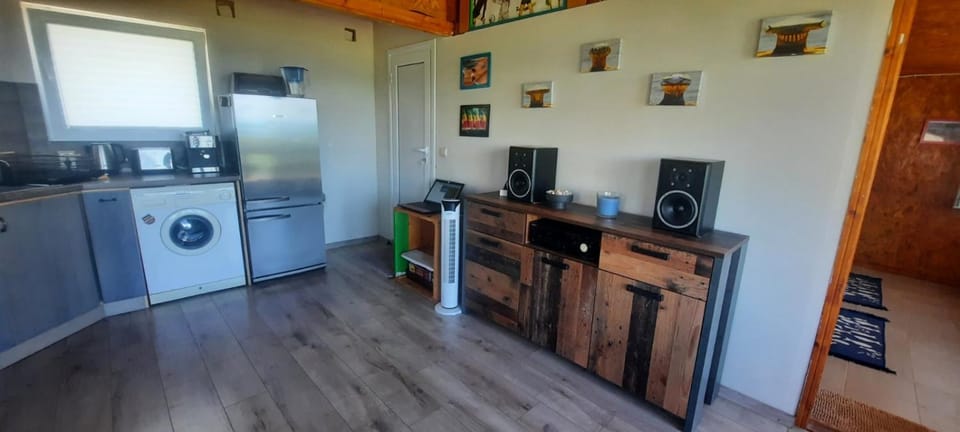 Kitchen or kitchenette, washing machine