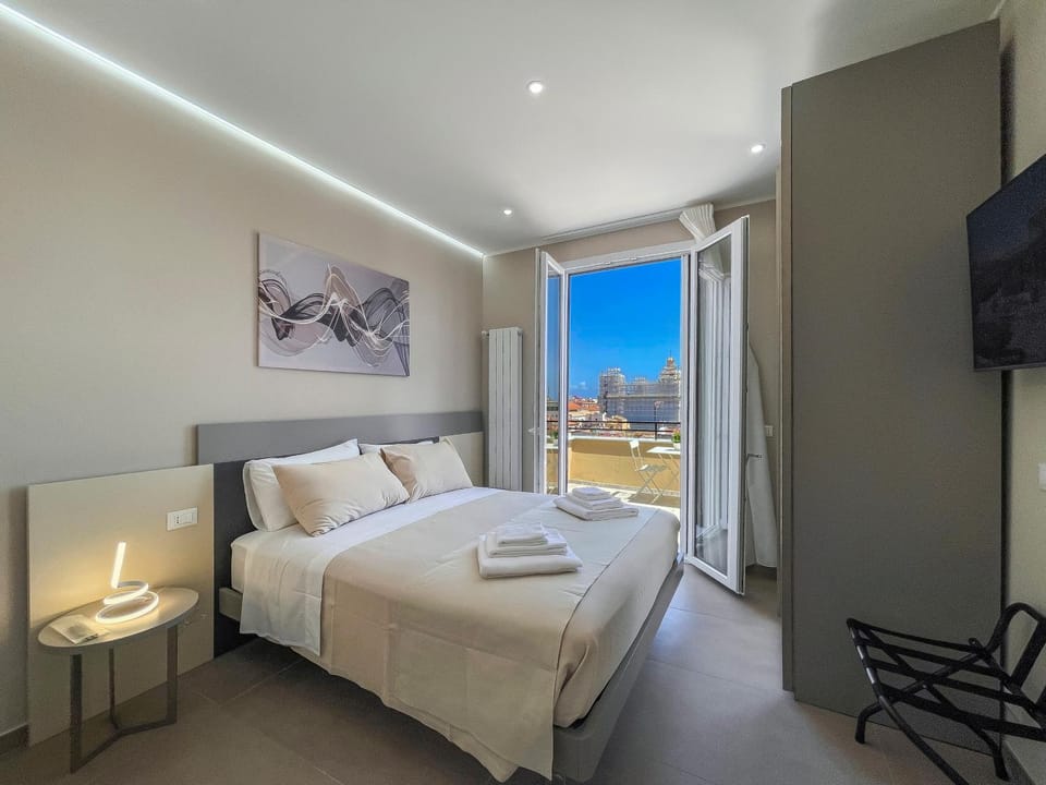 Bed, TV and multimedia, View (from property/room), Balcony/Terrace, Bedroom, towels