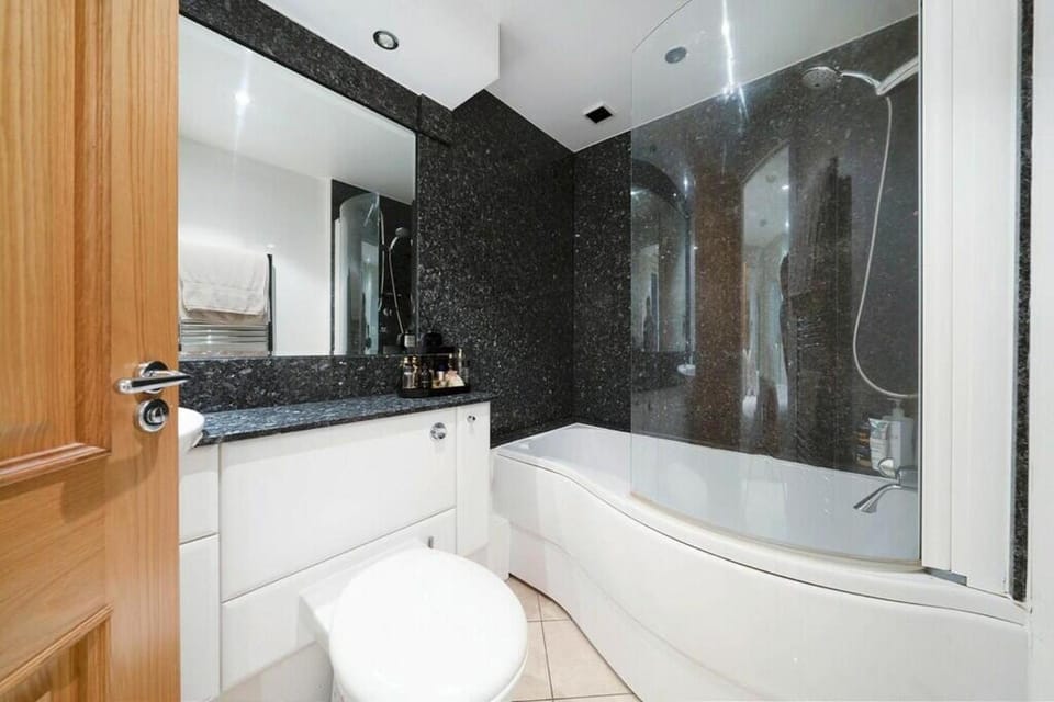 Shower, Toilet, Bathroom, Bath