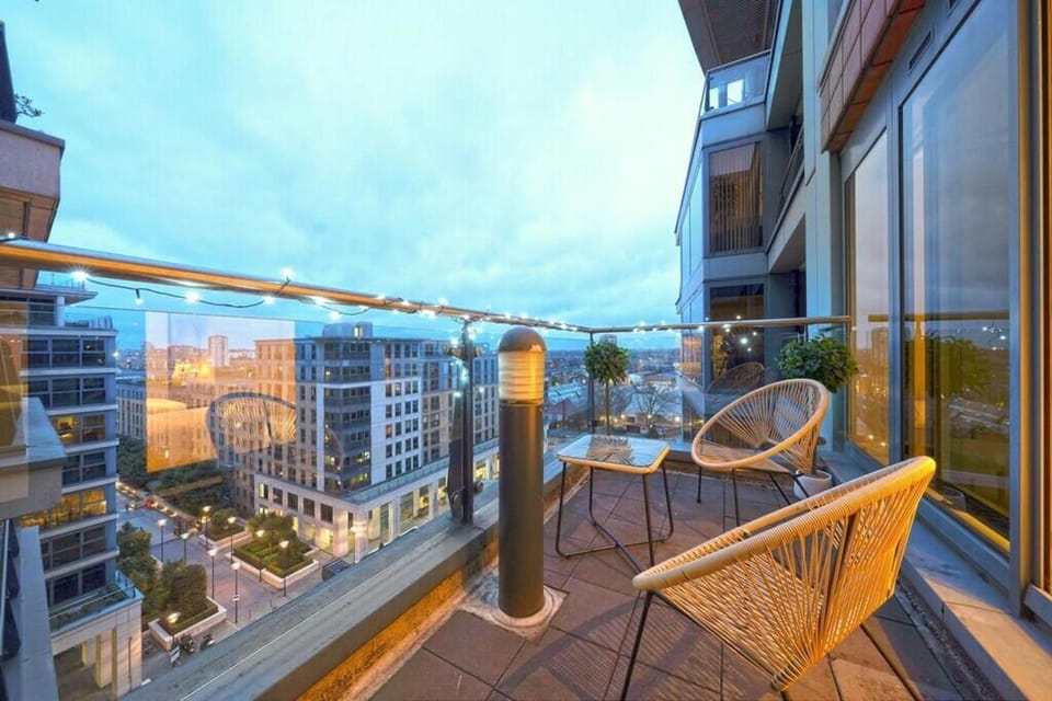 Balcony/Terrace, Balcony/Terrace, Seating area, City view, Street view