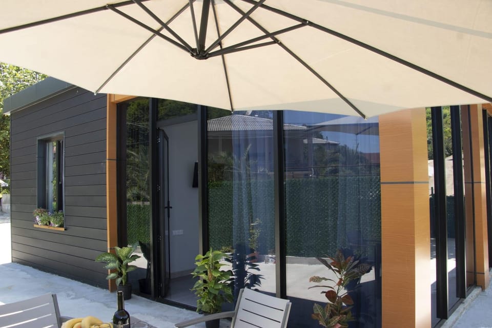 Property building, Patio, Day, Garden, View (from property/room), Balcony/Terrace, Dining area, Garden view