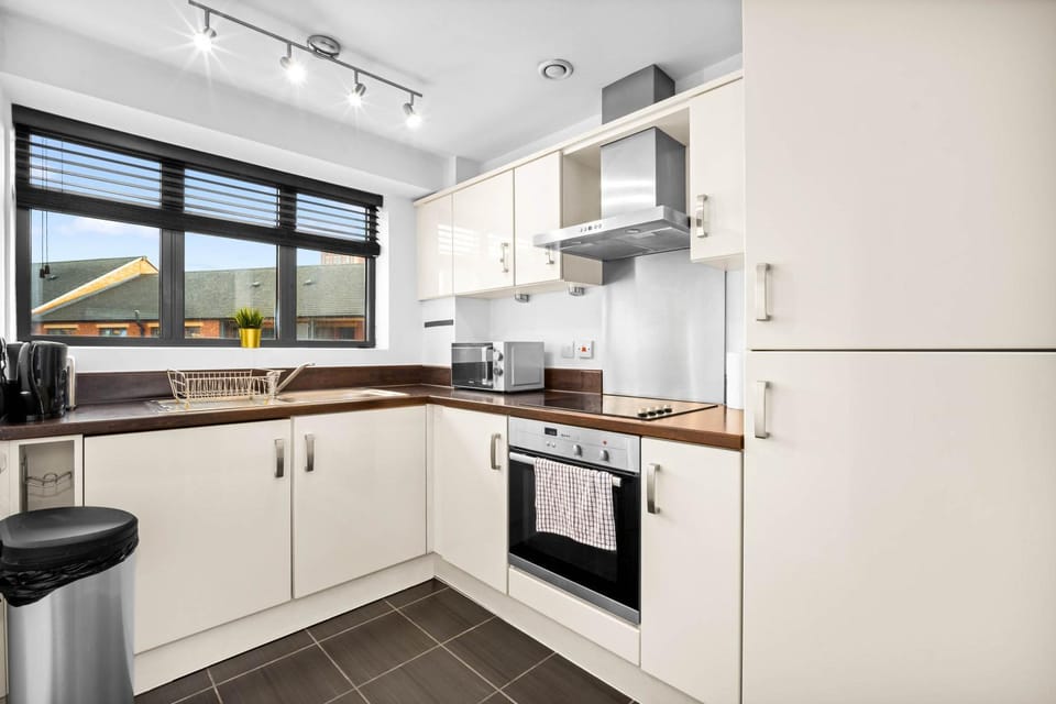 Kitchen or kitchenette, oven, toaster