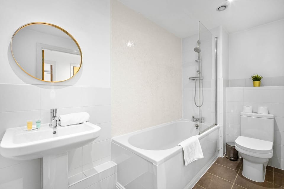 Shower, Toilet, Bathroom, Bath, towels