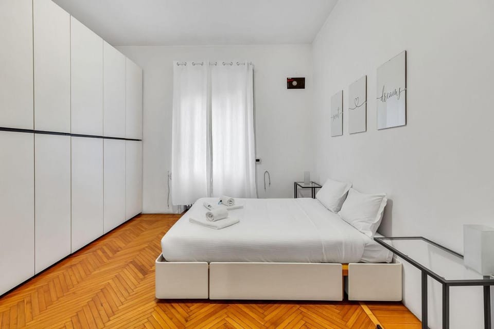 Bed, Bedroom, towels, wardrobe