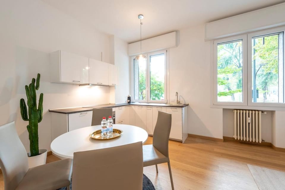 Kitchen or kitchenette, Living room, Seating area, Dining area, internet