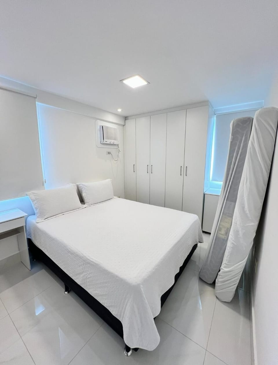 Bed, Photo of the whole room, Sea view, wardrobe, air conditioner