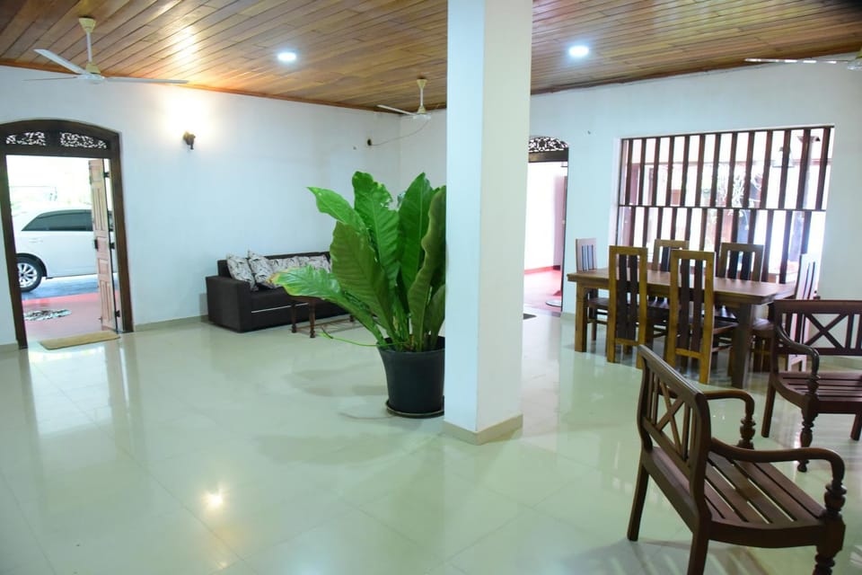 Mango Breeze Hikkaduwa Bed and Breakfast in Hikkaduwa