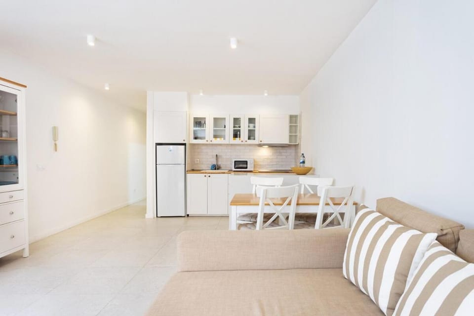 Kitchen or kitchenette, Living room, Dining area