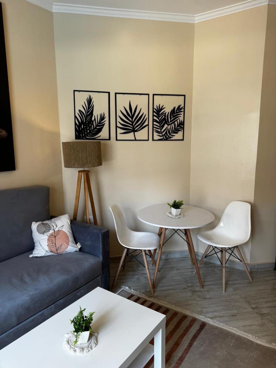 Seating area, Dining area