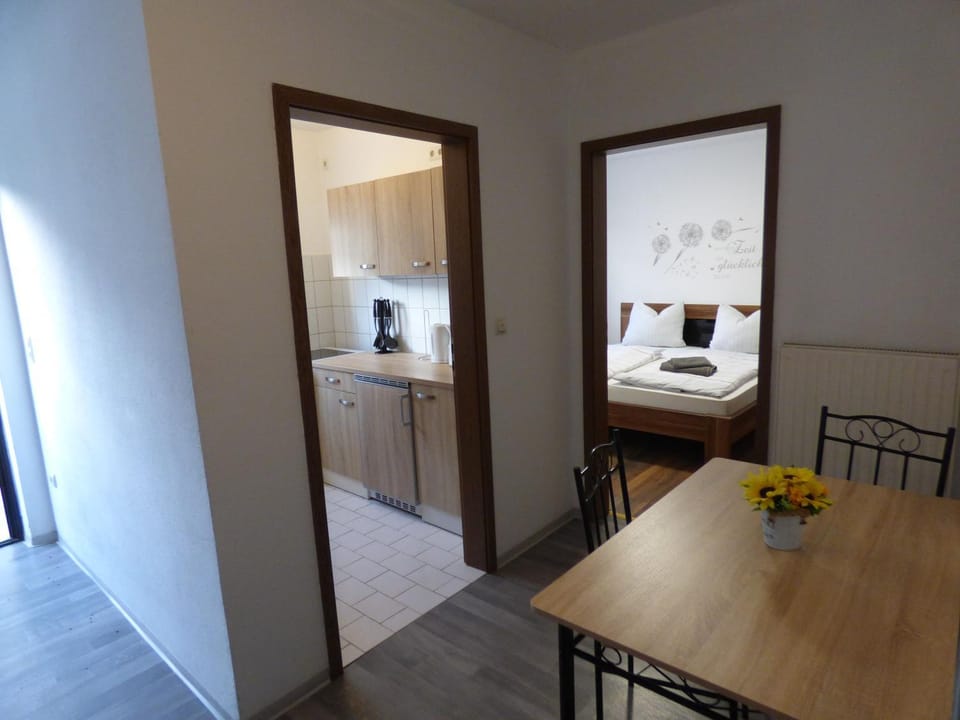 Bed, Kitchen or kitchenette, Photo of the whole room, Seating area, Dining area, Bedroom