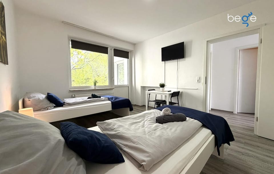 Bed, TV and multimedia, Bedroom
