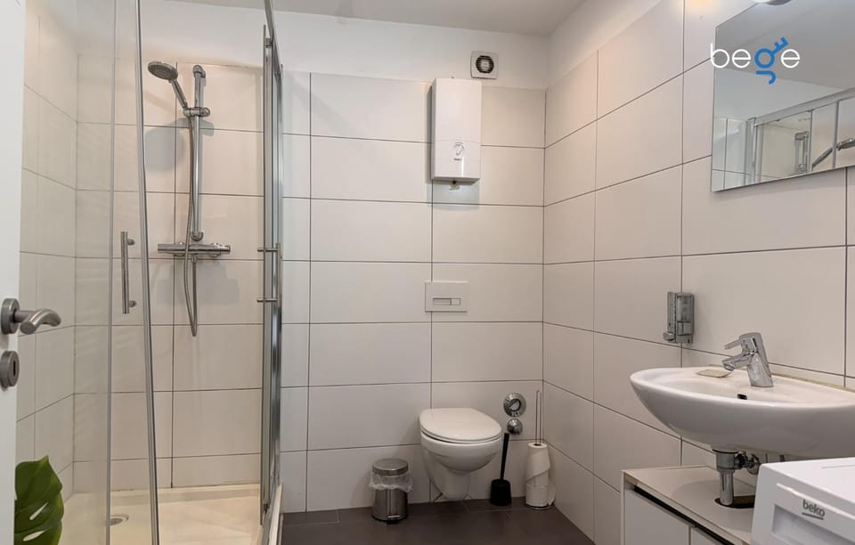Shower, Toilet, Photo of the whole room
