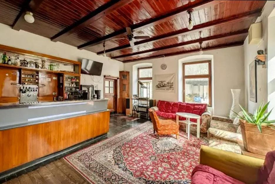Communal lounge/ TV room