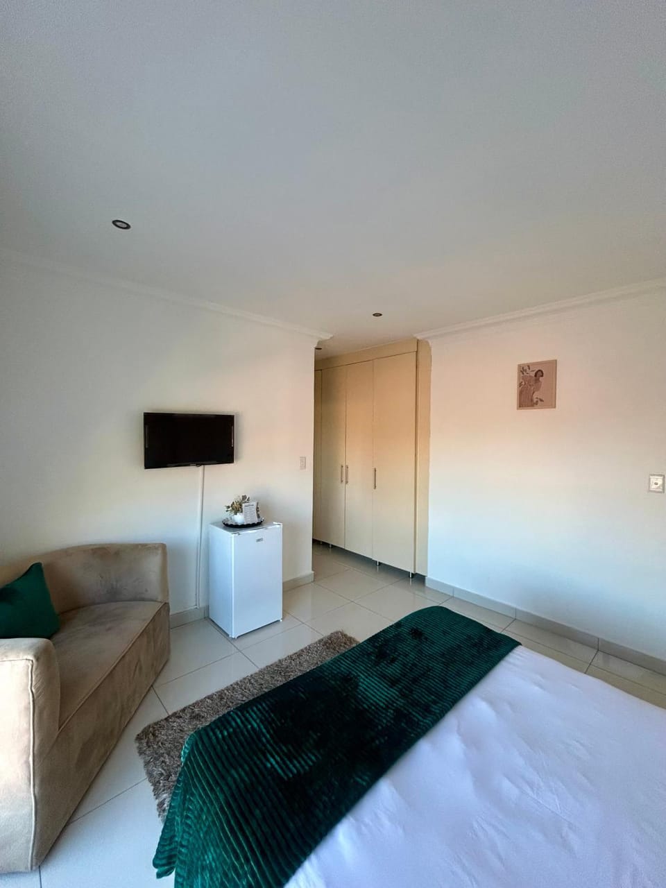 TV and multimedia, Seating area, Bedroom, wardrobe