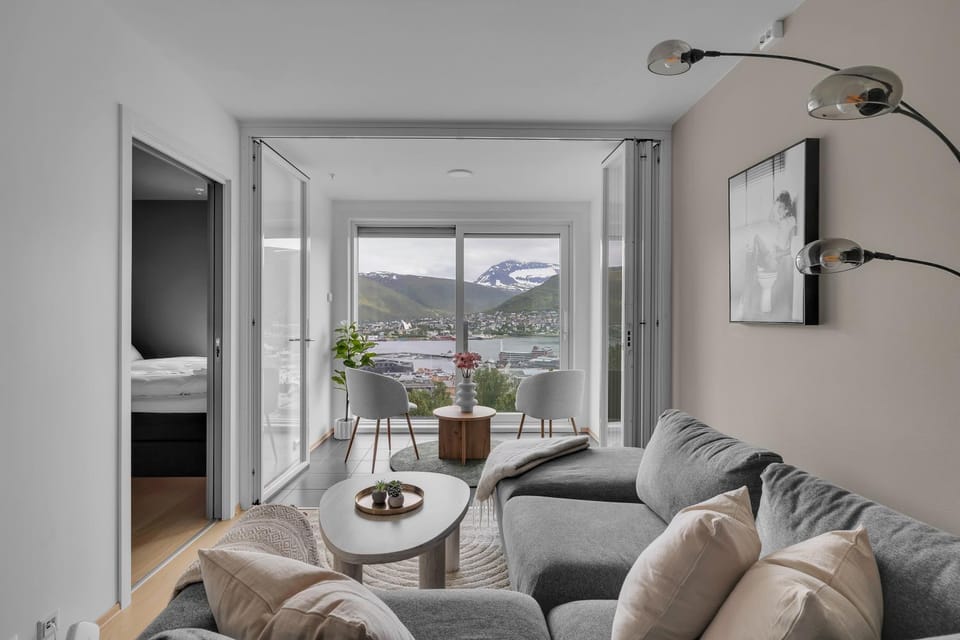 Natural landscape, Living room, Seating area, Dining area, Mountain view
