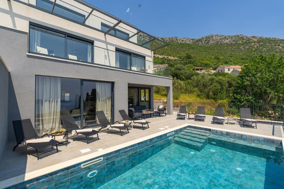 Property building, Patio, Day, Natural landscape, Pool view, Swimming pool, Swimming pool, sunbed