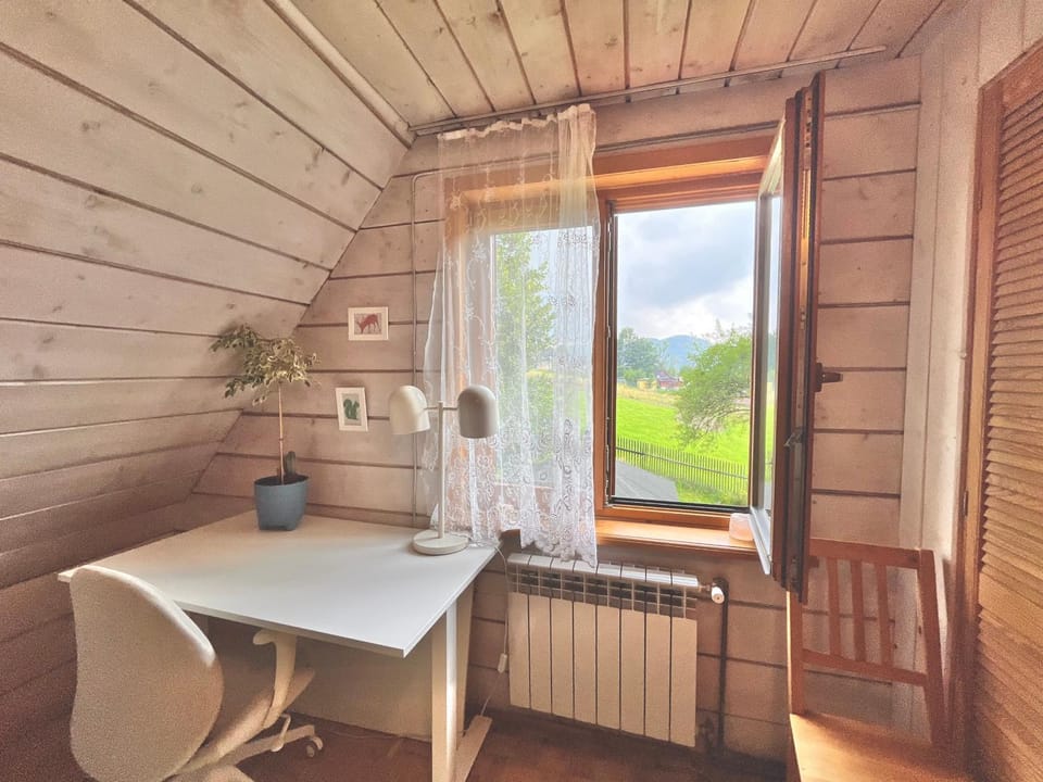 Property building, Bedroom, Mountain view