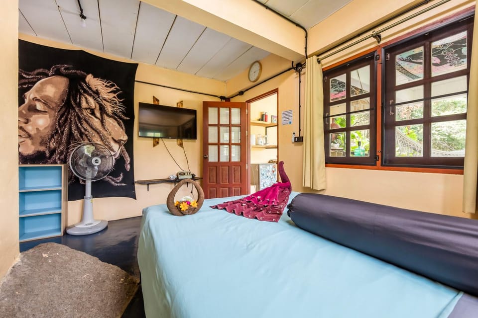 TV and multimedia, Photo of the whole room, Bedroom