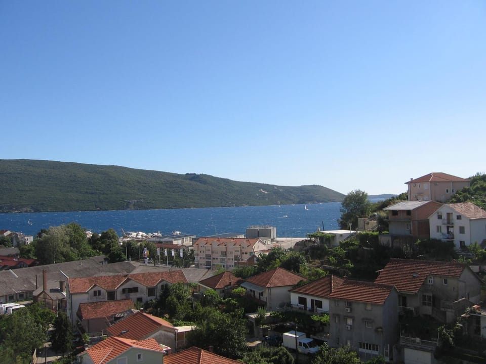 City view, Mountain view, Sea view