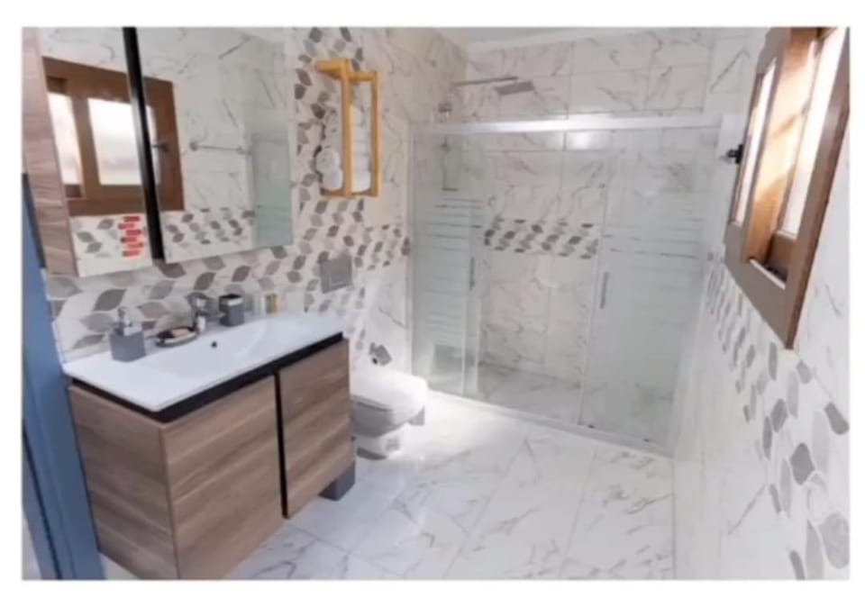 Shower, Bathroom, towels