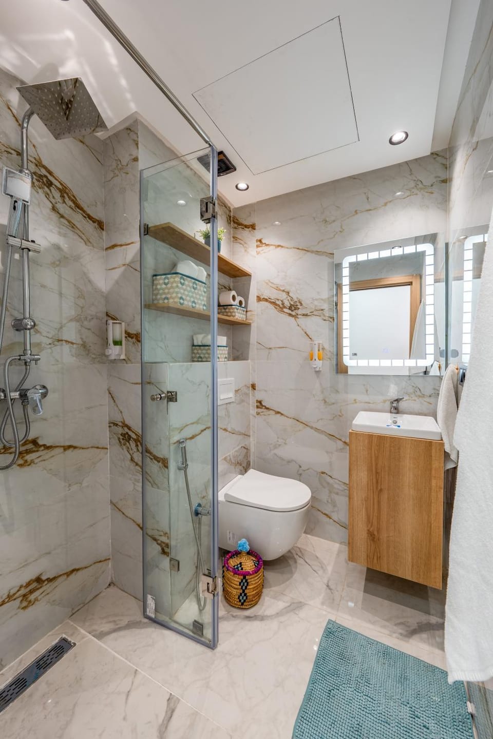 Shower, Toilet, Bathroom, towels