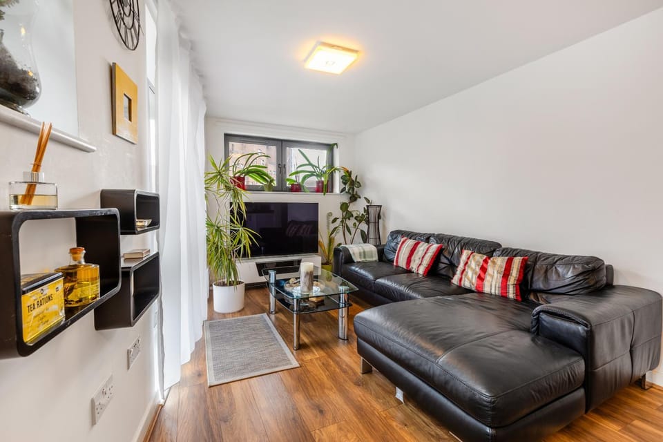Communal lounge/ TV room, Living room, Seating area