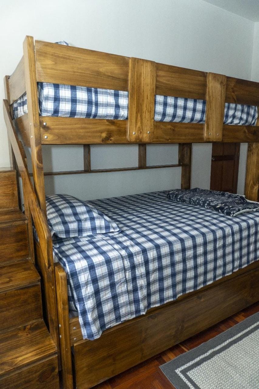 Casa en el Medio de todo Estacion tren Angamos Vacation rental in San Borja