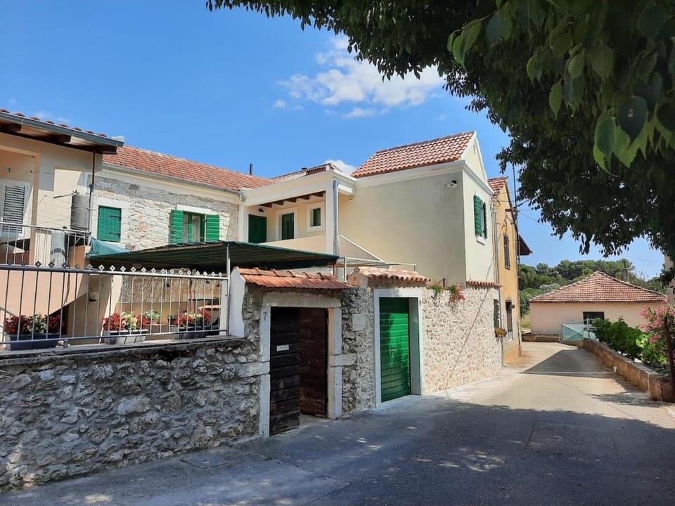 Property building, Day, Neighbourhood, Street view