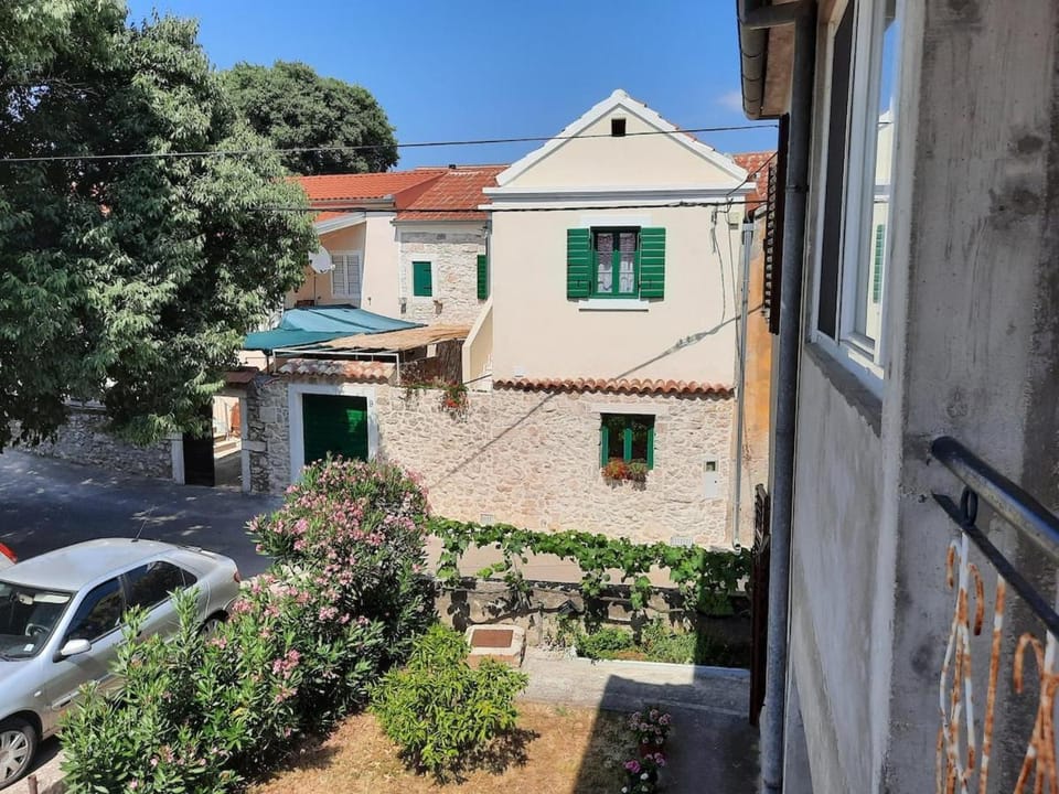 Property building, Day, Street view, Parking