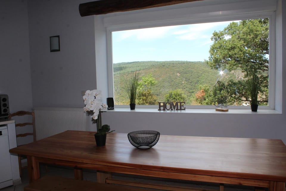 Dining area, Mountain view