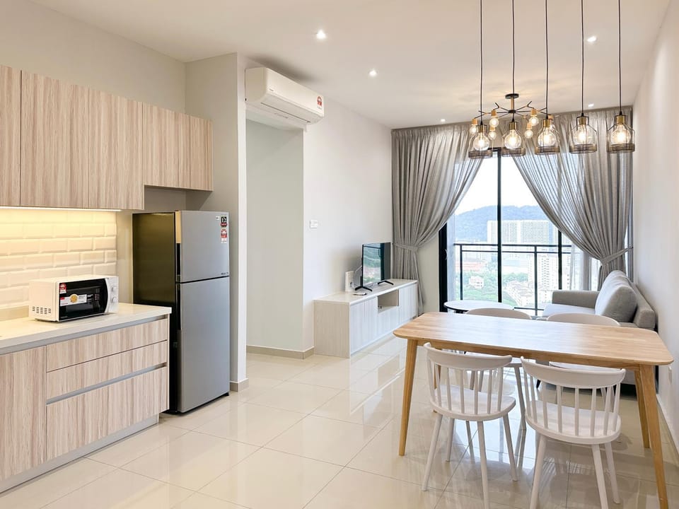 Kitchen or kitchenette, Living room, Seating area, Dining area, air conditioner