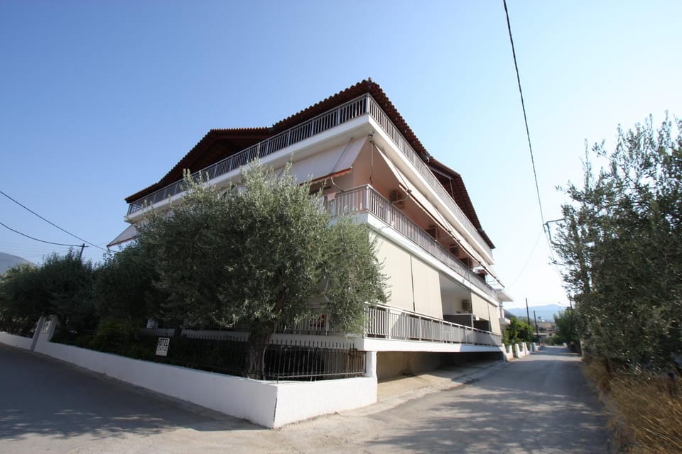 Property building, Day, Street view