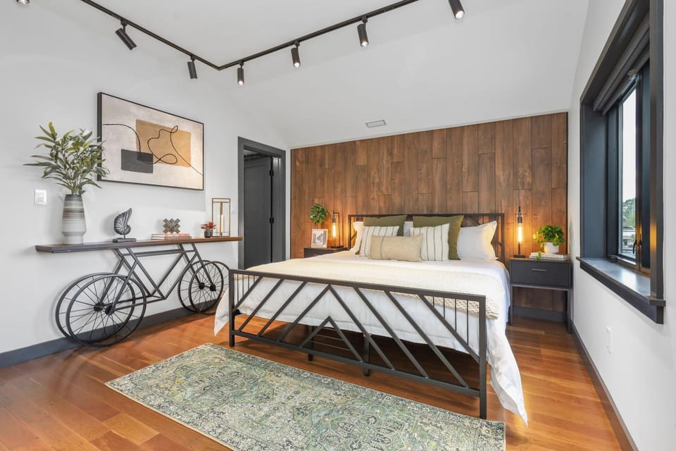 Bed, Photo of the whole room, Bedroom