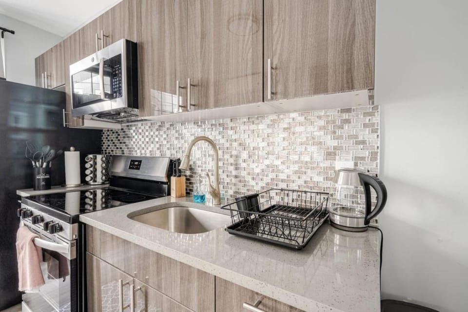 Modern 2 Bed in BlackRock Apartment in Bridgeport