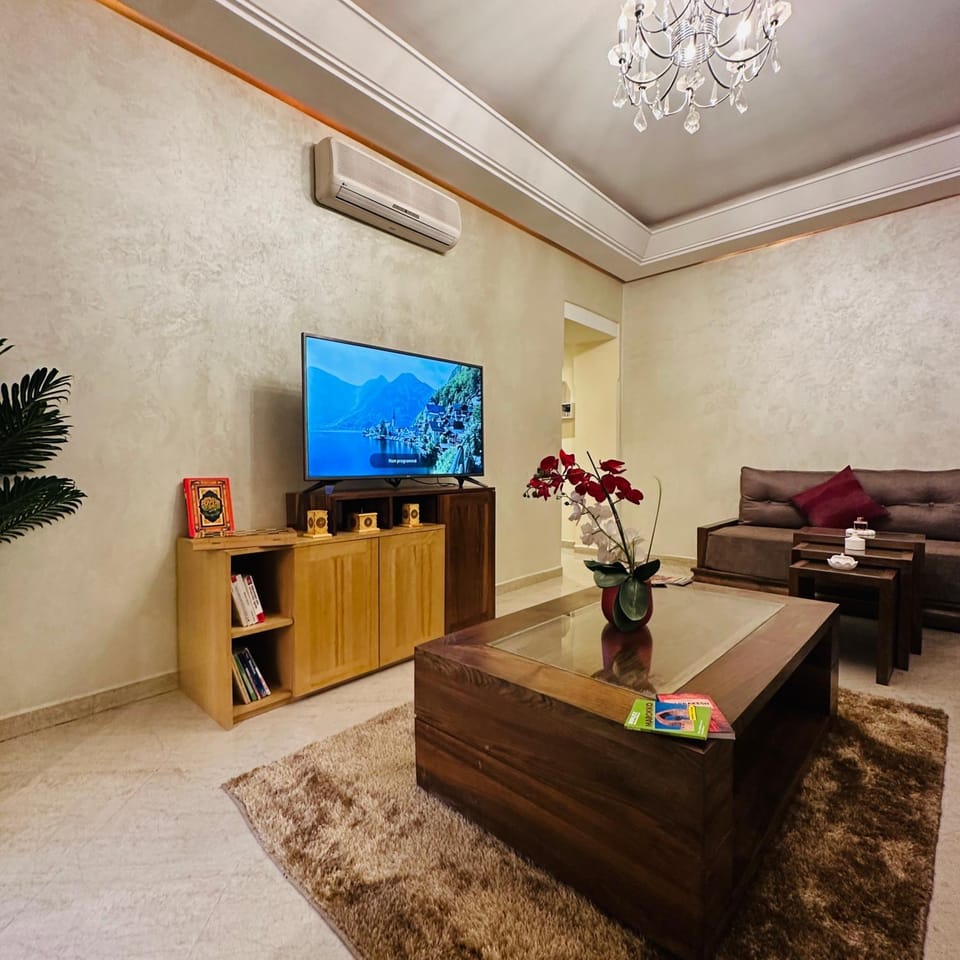 Communal lounge/ TV room, TV and multimedia, Living room, Seating area, Evening entertainment, air conditioner